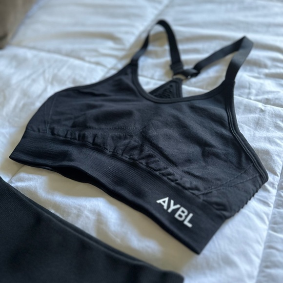 AYBL Motion Seamless Cycling Shorts and Reform Seamless Sports Bra - Picture 3 of 4